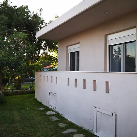 Irina Haus Apartment Gerakini Exterior photo